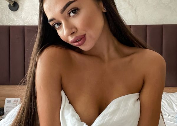 Вика - проститутка для девушек от 10000 руб. в час